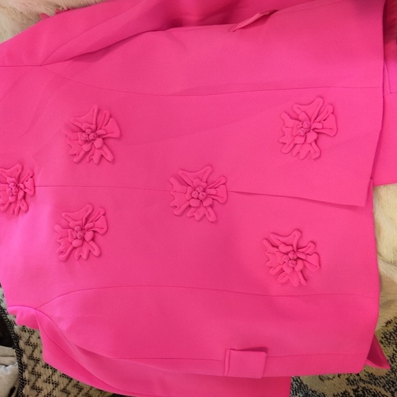 Pink Floral Embellished Blazer with Tailored Silhouette - Picture 7 of 12